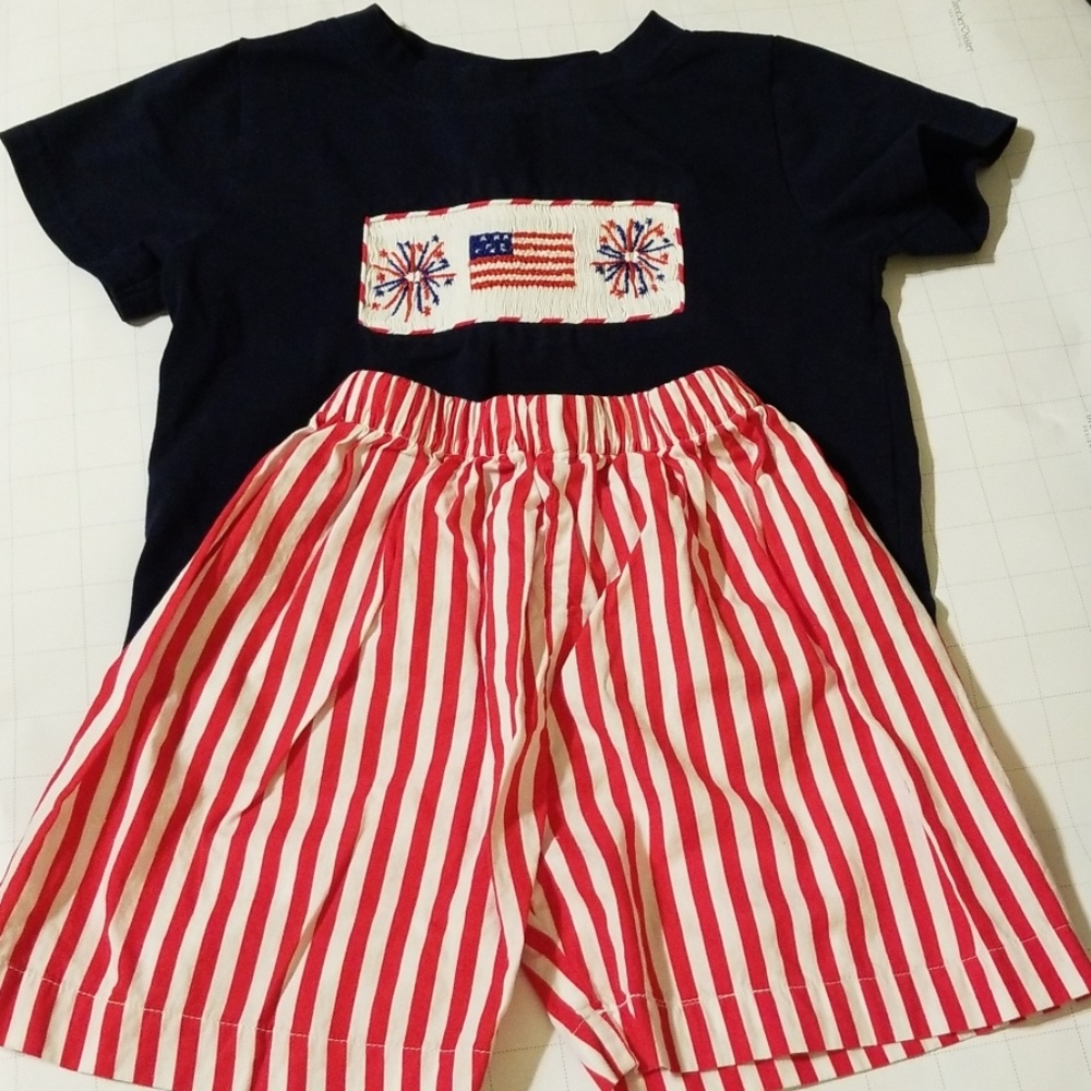 Boys' patriotic smocked short set